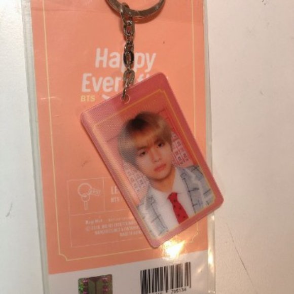 BTS V Official 4th Muster Merch key ring - Picture 1 of 6